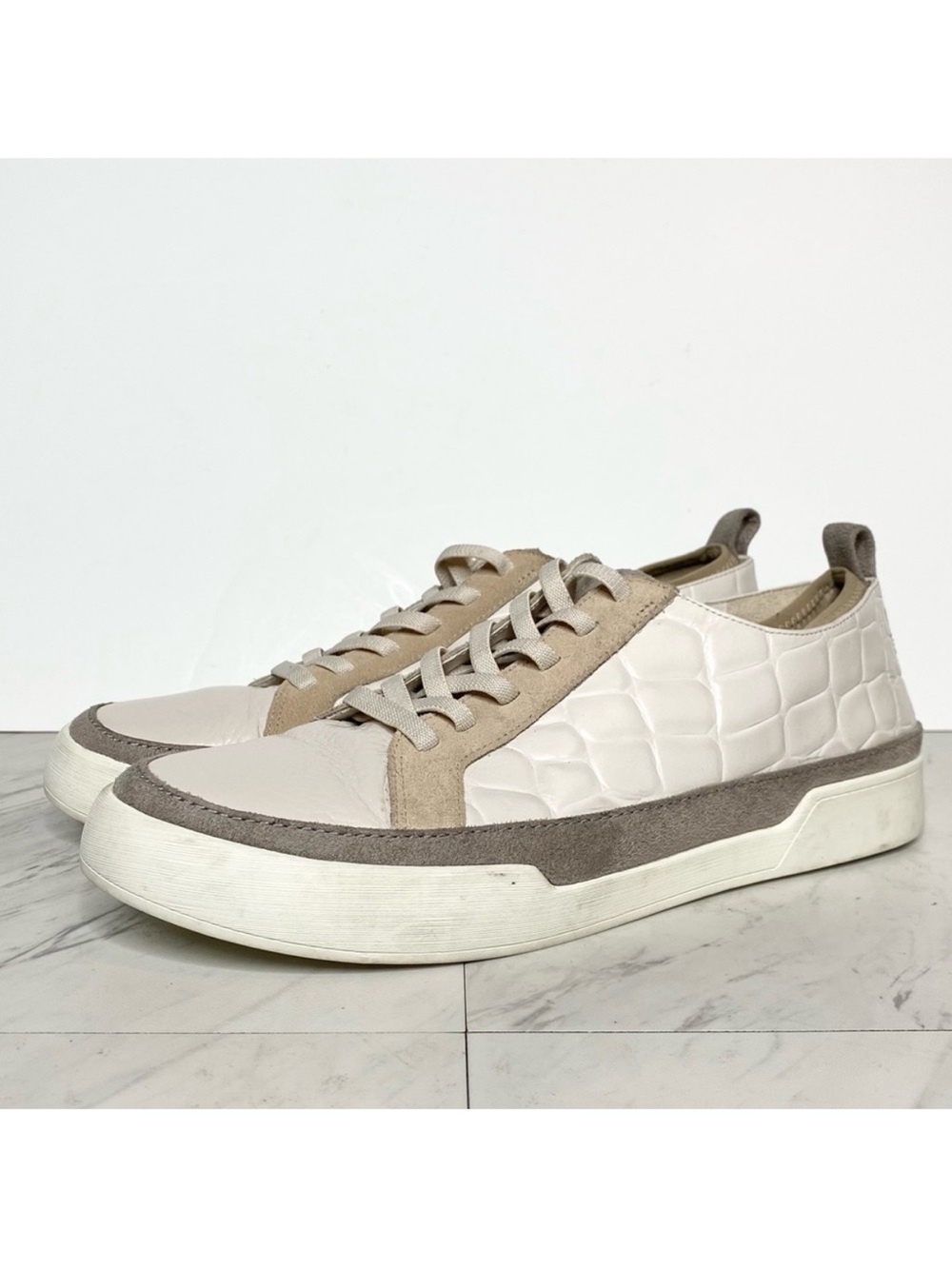 27 Edit Valarie Sneaker